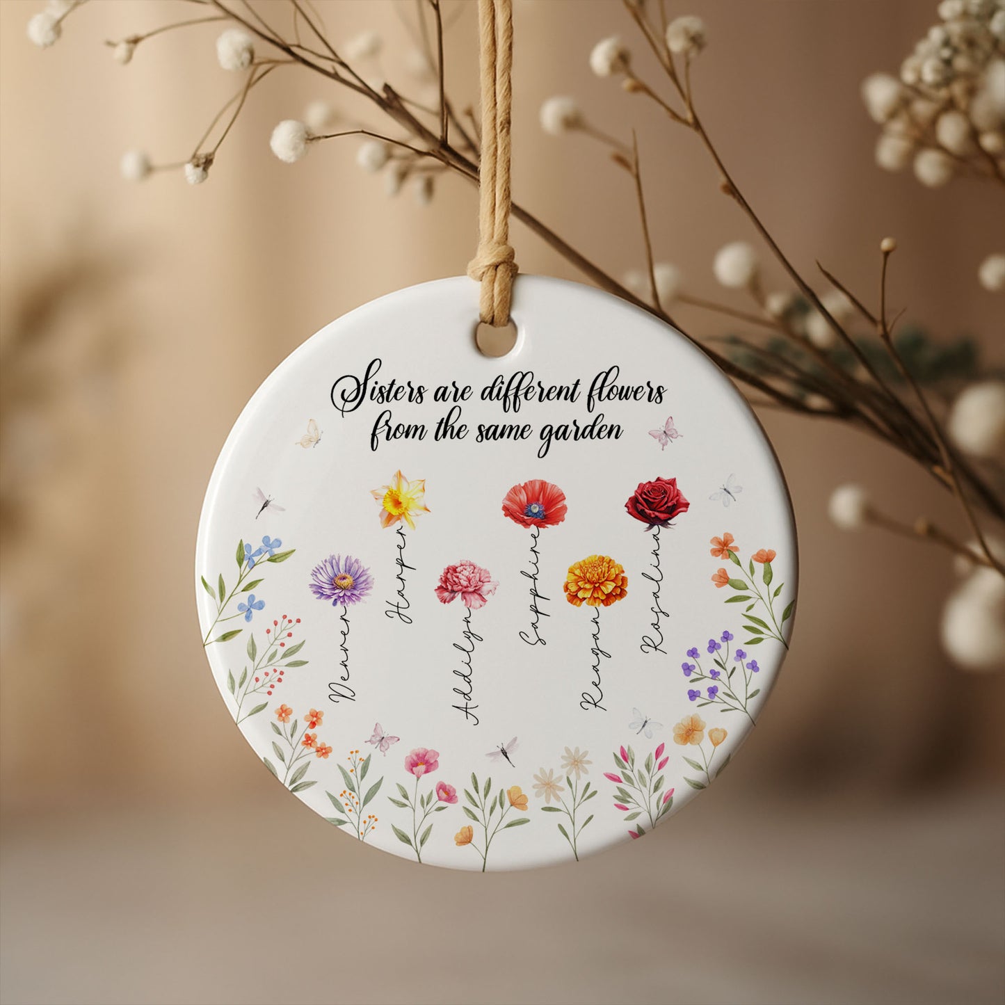 Les sœurs sont différentes. Fleurs du même jardin – Ornement en céramique personnalisé de forme ronde – BST043_RCE