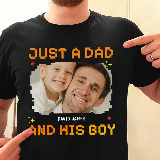 Juste un papa, son fils, cœur pixelisé et étoiles - T-shirt unisexe personnalisé, sweat à capuche - DAD222_BBAS