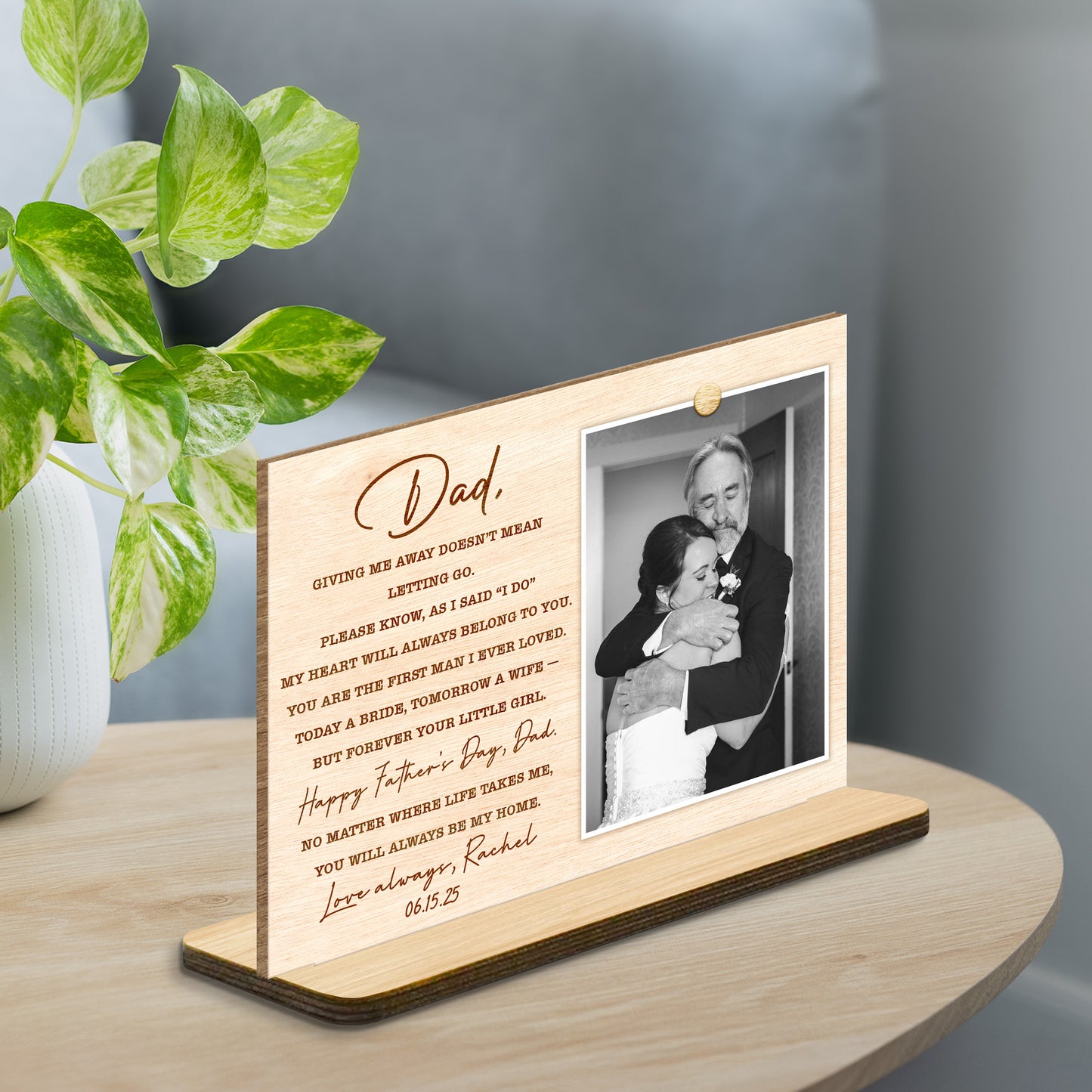 Papa ! Me donner ne signifie pas me laisser partir ! - Plaque en bois personnalisée à 2 couches avec base plate - DAD227_WPLA