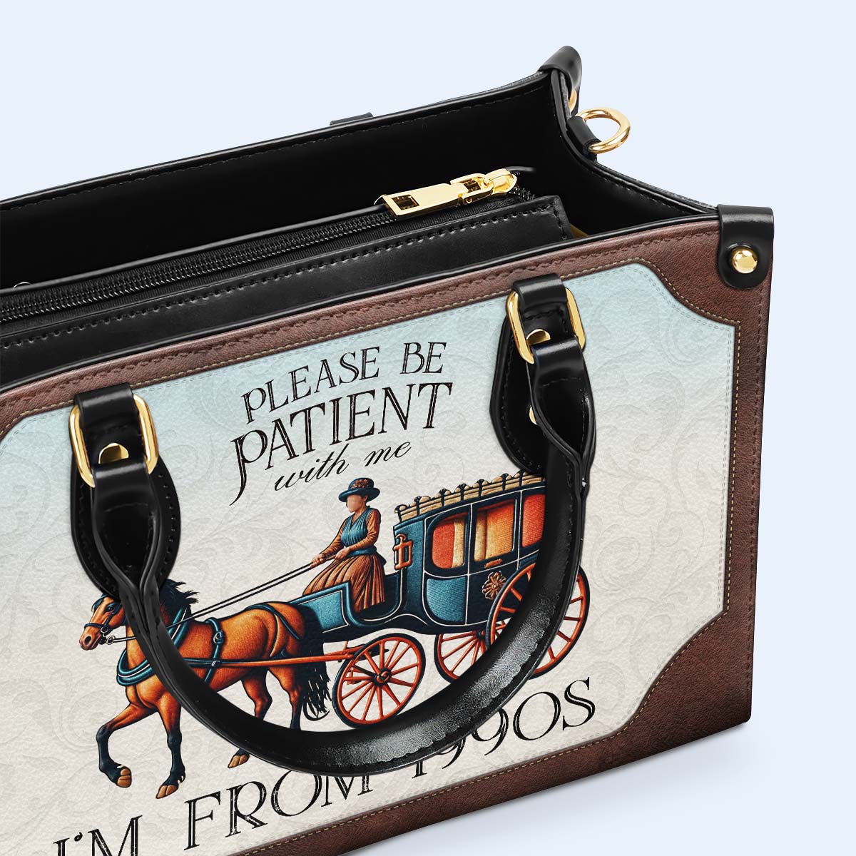 Soyez patient avec moi, je viens des années 1900 - Sac à main en cuir personnalisé - DG020_HB
