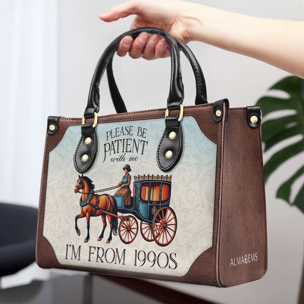 Soyez patient avec moi, je viens des années 1900 - Sac à main en cuir personnalisé - DG020_HB