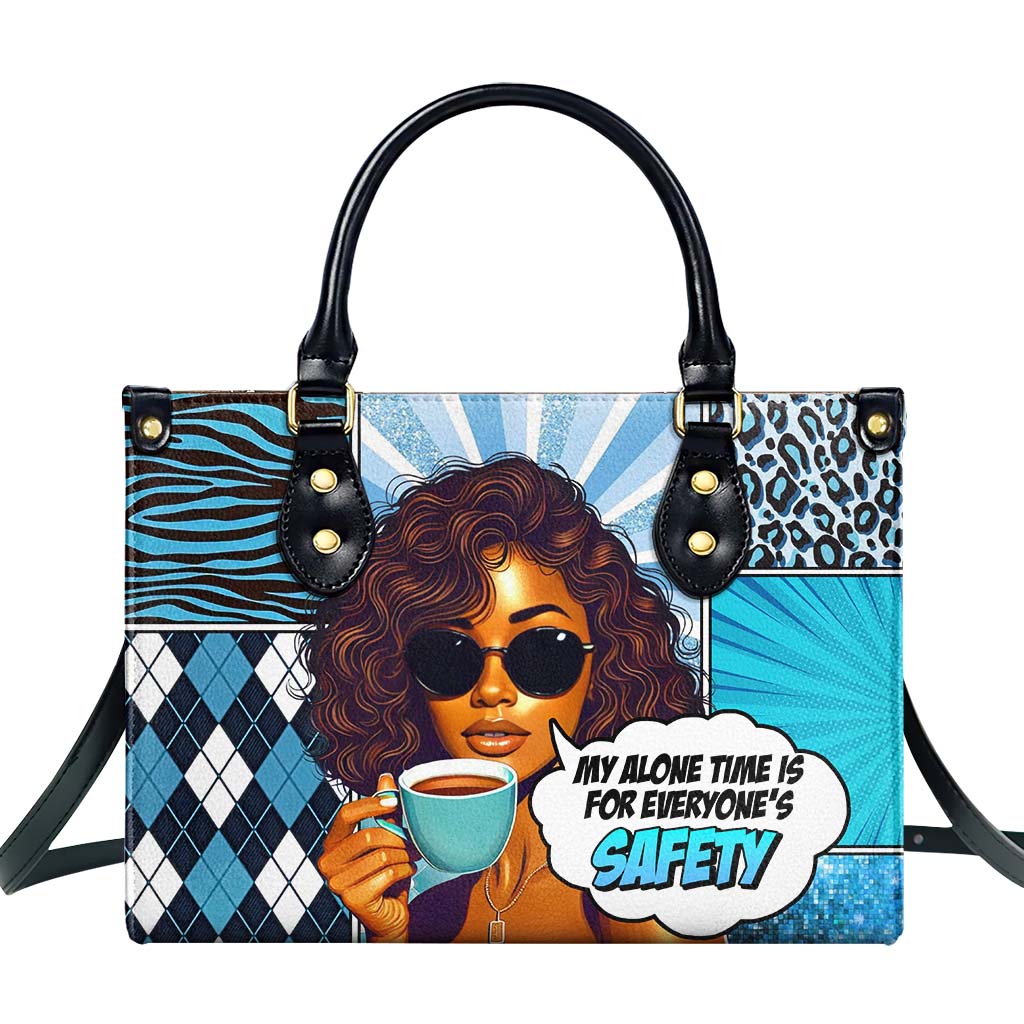 Mi tiempo a solas es para la seguridad de todos - Bolso de mano de cuero personalizado - DG076_HB