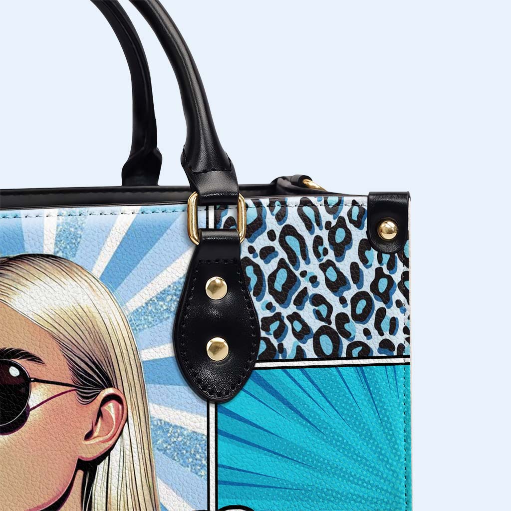Mi tiempo a solas es para la seguridad de todos - Bolso de mano de cuero personalizado - DG076_HB