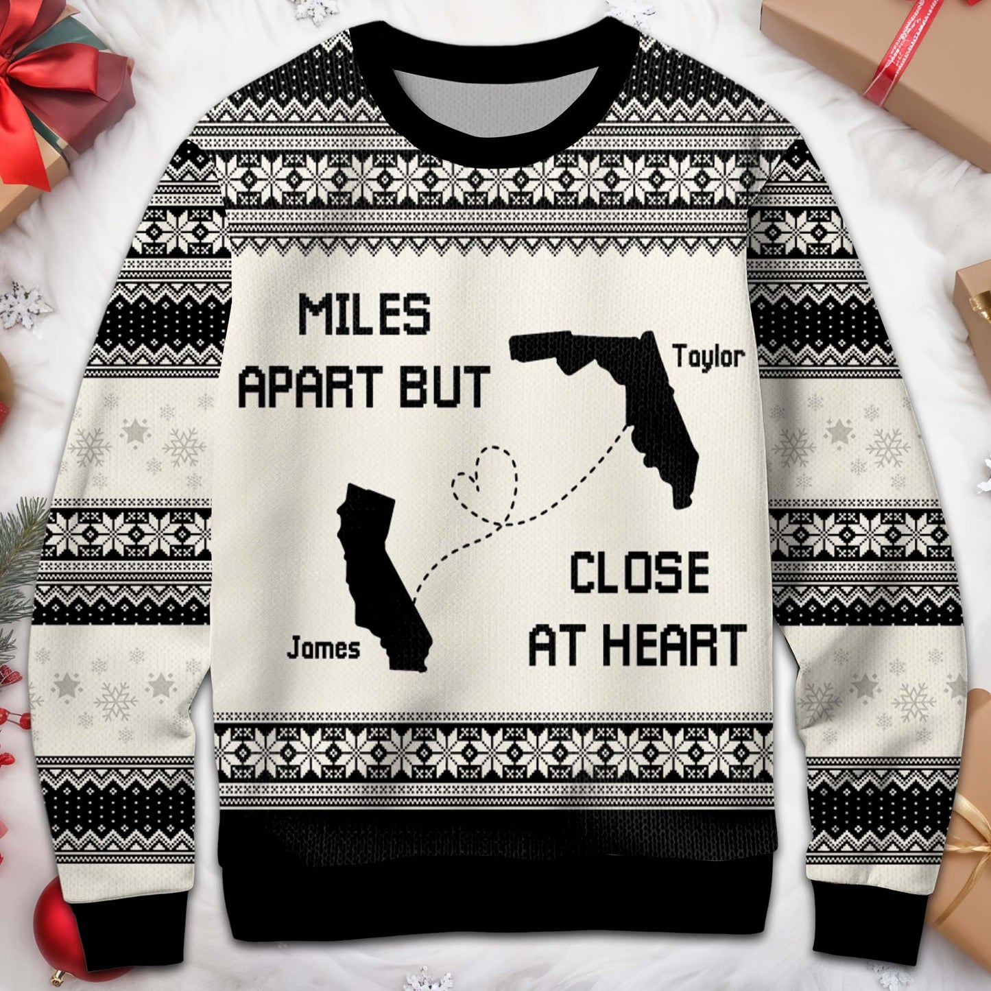 Pull « À des kilomètres de distance, mais proches au cœur » avec les contours des États américains - Sweat-shirt moche personnalisé, pull unisexe en laine - FAM105_TWS