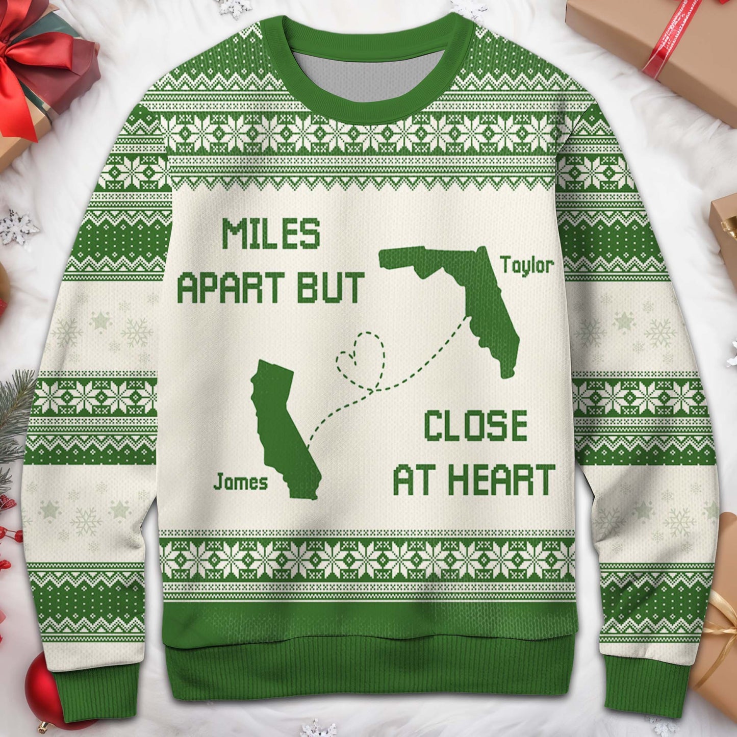 Pull « À des kilomètres de distance, mais proches au cœur » avec les contours des États américains - Sweat-shirt moche personnalisé, pull unisexe en laine - FAM105_TWS
