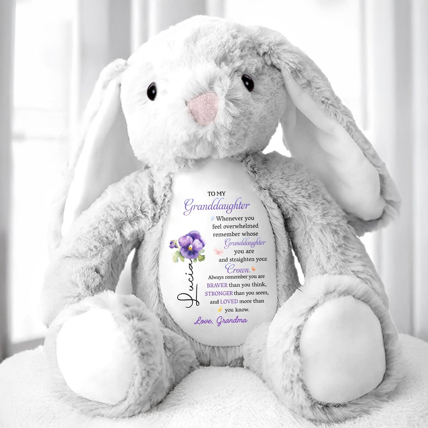 À ma petite-fille, chaque fois que tu te sens dépassée, souviens-toi de la petite-fille que tu es, Lapin en peluche et fleurs - Lapin en peluche personnalisé - GDT223_BUN