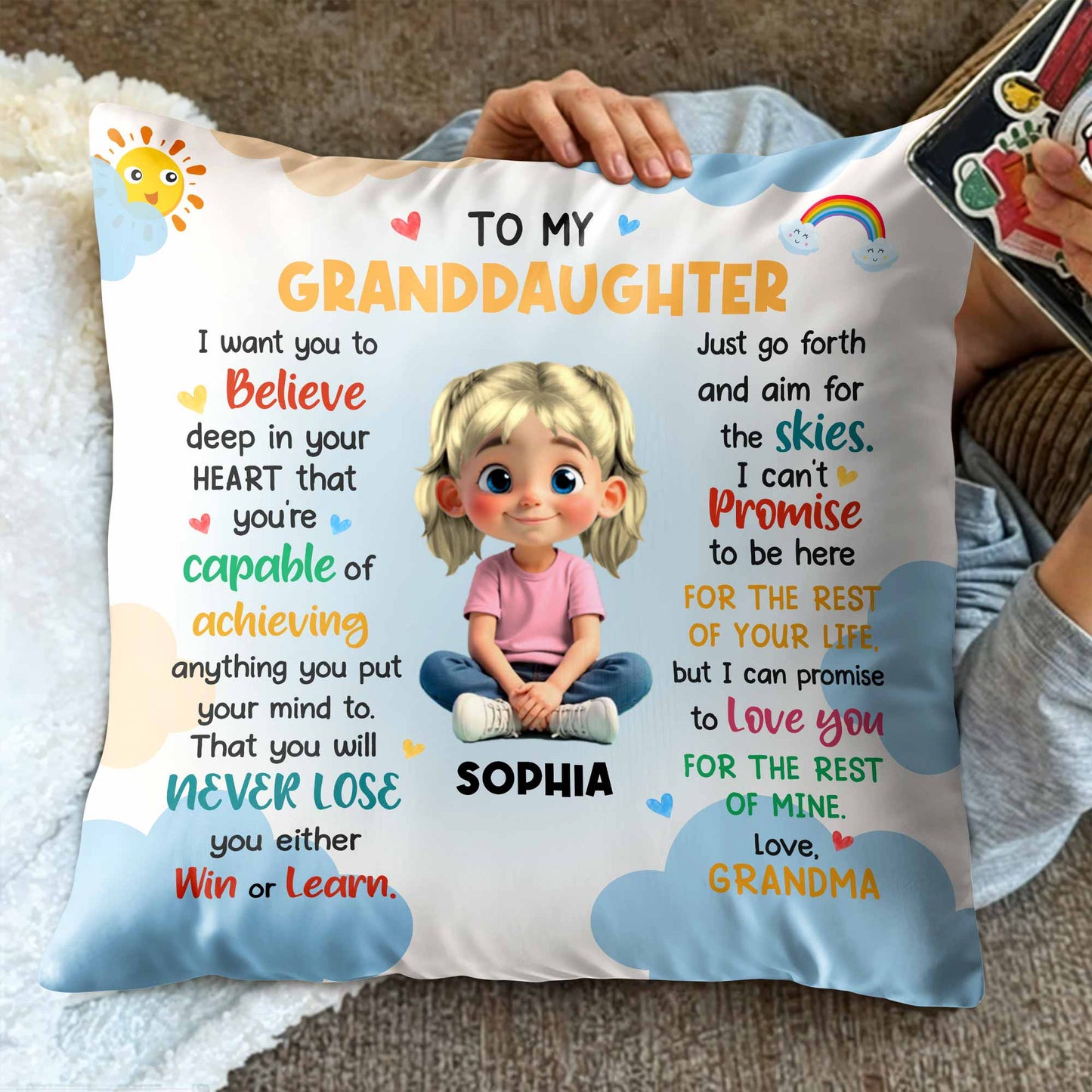 À ma petite-fille, crois en ton cœur, fille avec des cœurs et un arc-en-ciel - Coussin personnalisé, insert inclus - GDT370_PLW