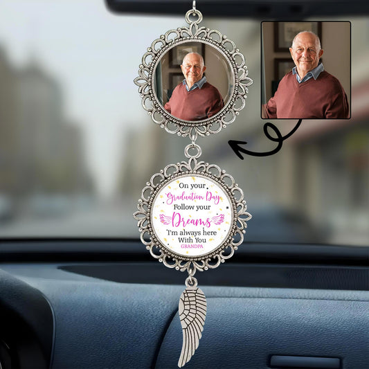 En tu día de graduación, sigue tus sueños. Siempre estoy aquí contigo. Ala de ángel y dije colgante. Adorno colgante personalizado con ala de ángel y dije colgante. GRAD035_PECHA