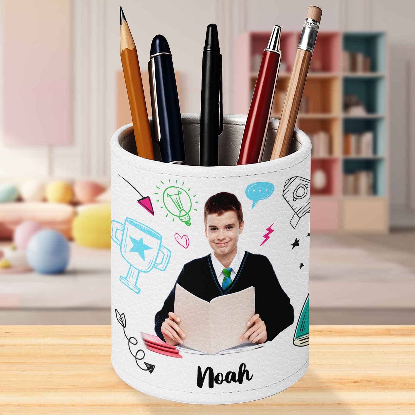 Organiseur personnalisé avec livre, trophée, ampoule - Pot à stylos personnalisé - GRK049_PENH