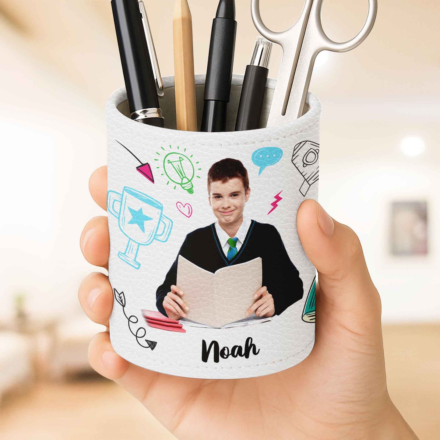 Organiseur personnalisé avec livre, trophée, ampoule - Pot à stylos personnalisé - GRK049_PENH