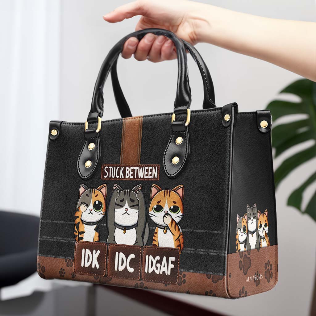 Coincé entre je ne sais pas, je ne sais pas, je ne sais pas ! - Sac à main en cuir personnalisé pour les amoureux des chats - HB_CAT04