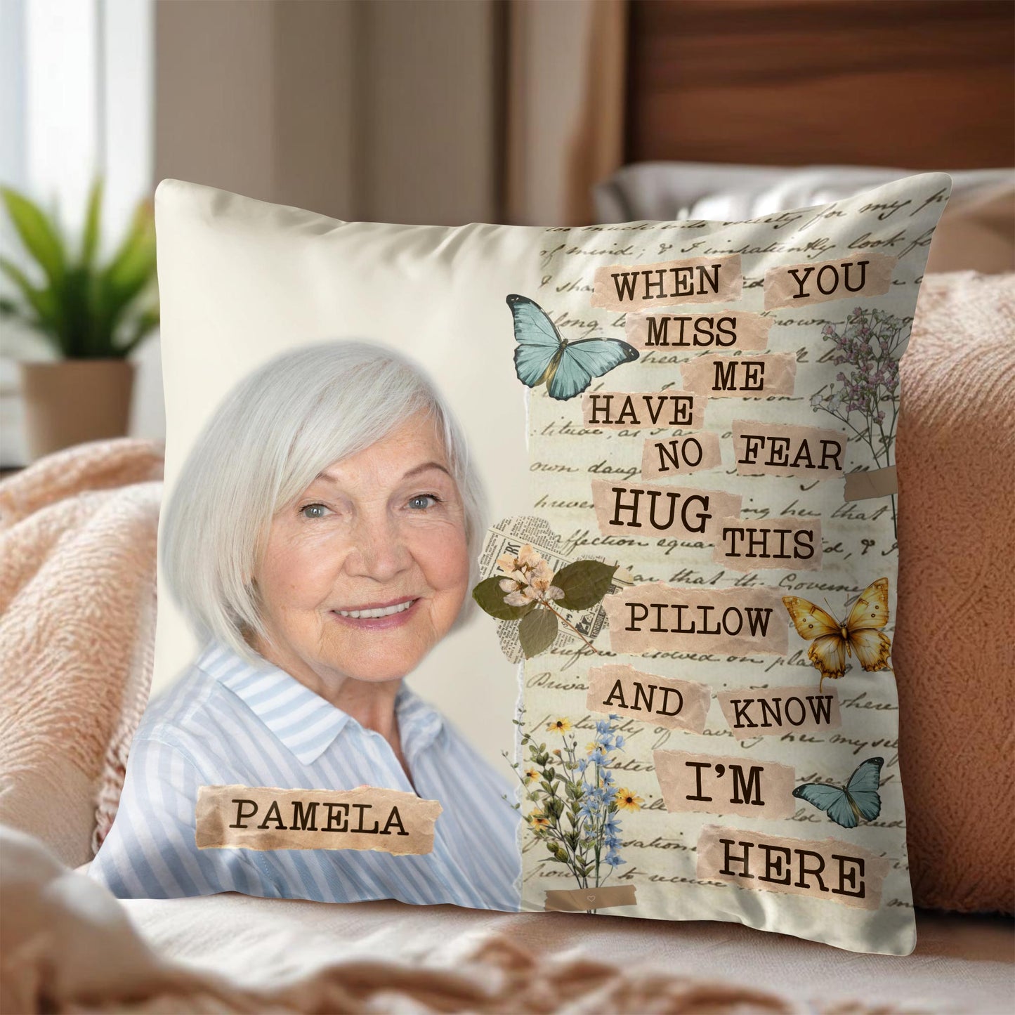 Quand je te manque, n'aie pas peur, serre cet oreiller dans tes bras, Papillons et fleurs - Oreiller personnalisé, insert inclus - HME169_PLW