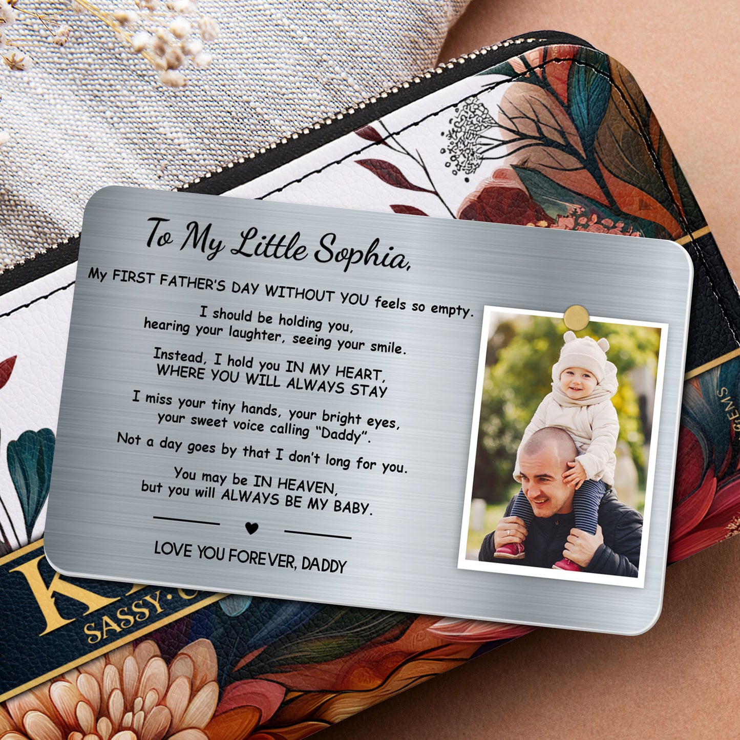 À ma petite Sophia, ma première fête des Mères sans toi, photo et symbole cœur - Carte portefeuille personnalisée en aluminium - HME206_ALCA