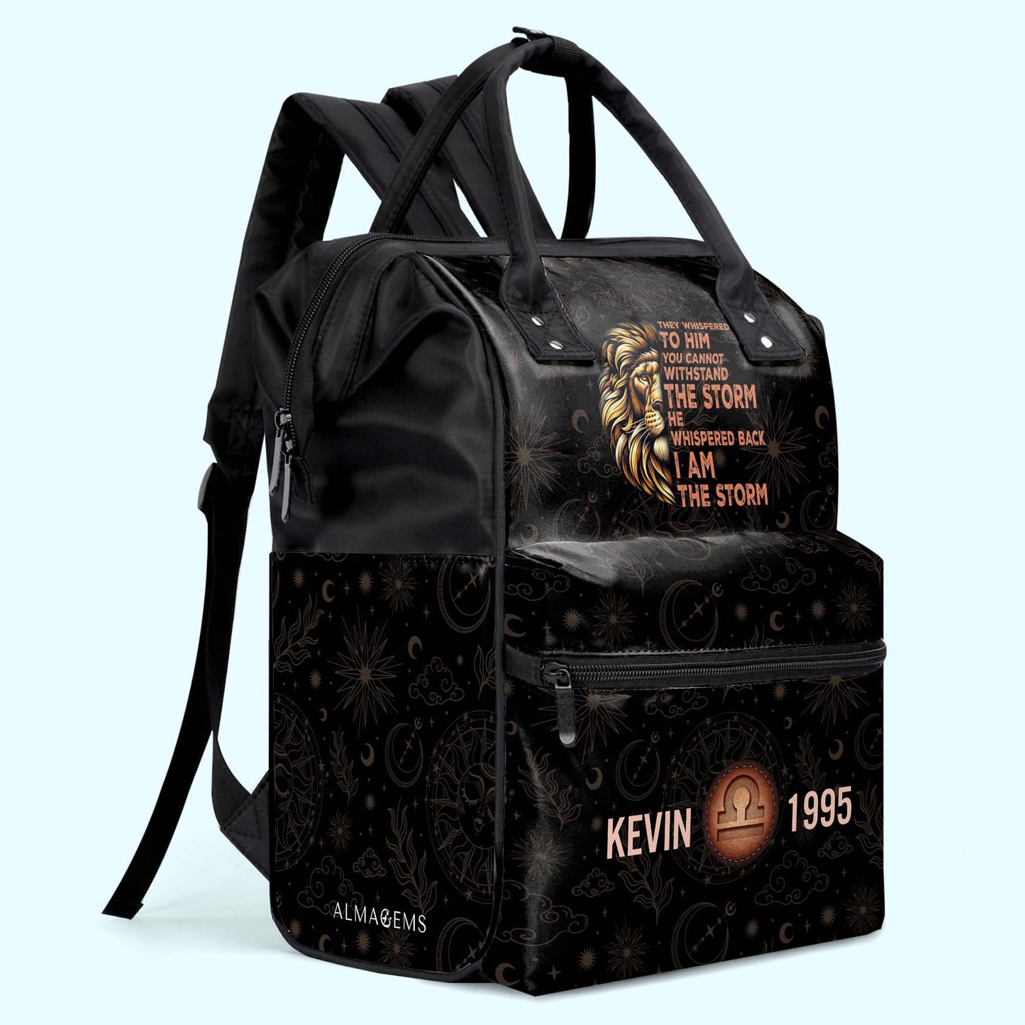 Le susurraron: "No puedes soportar la tormenta". Él susurró: "Yo soy la tormenta". Mochila de viaje personalizada con pico de pato. HS053_DKB