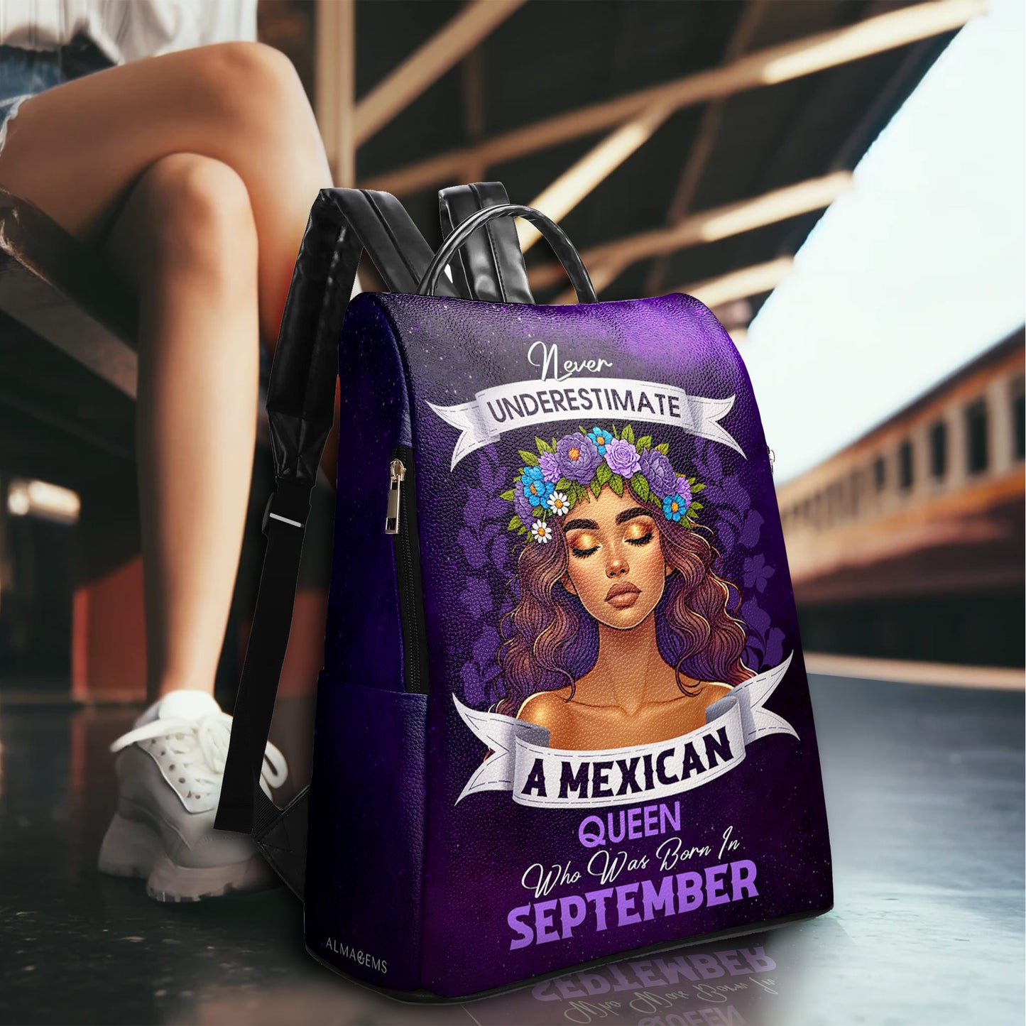 Ne sous-estimez jamais une reine hispanique - Sac à dos en cuir personnalisé - HS063_BP