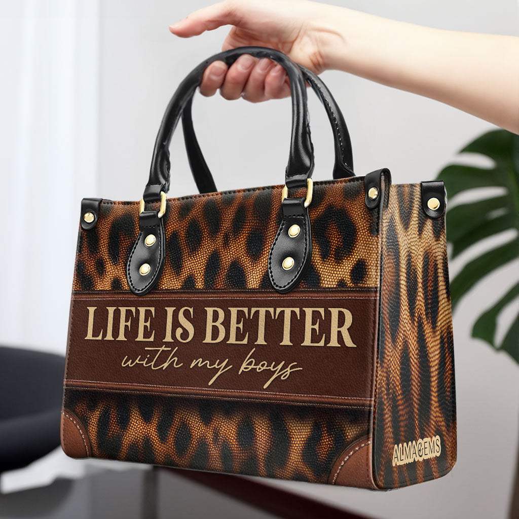 La vie est meilleure avec mes garçons - Sac à main en cuir personnalisé - MM30