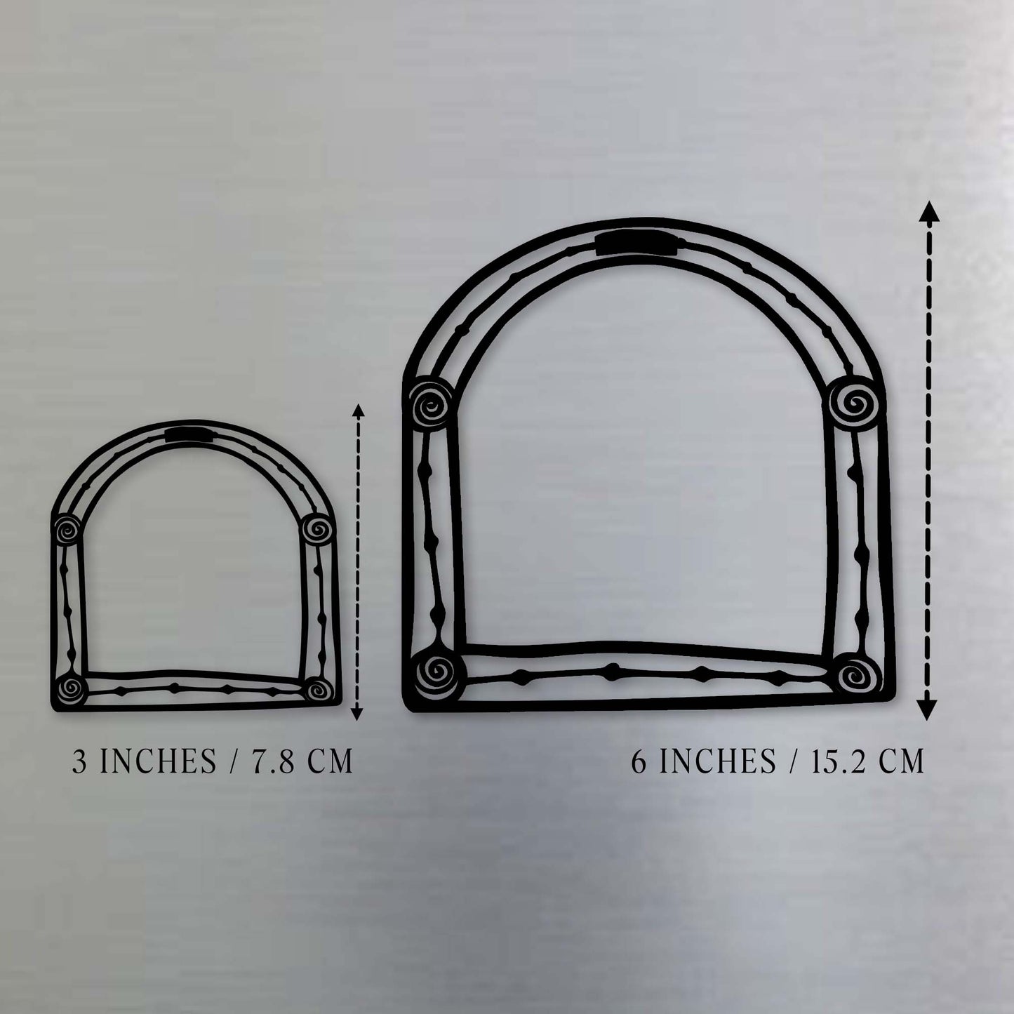 Aimant de réfrigérateur personnalisé « Veille sur notre maison » en vitrail avec motif de chien - PET032_MAGN
