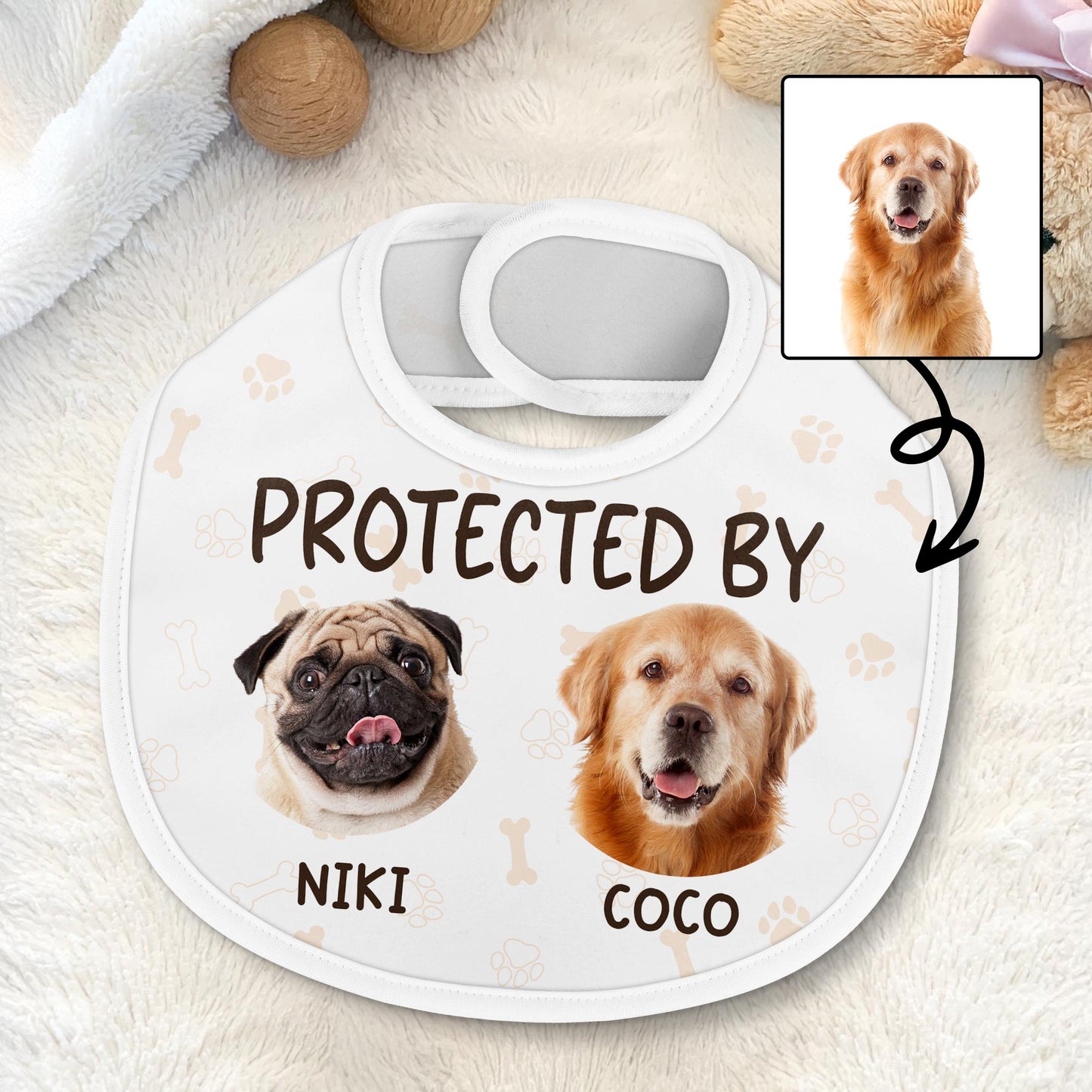 Protégé par Niki et Coco, chiens et empreintes de pattes - Bavoir bébé personnalisé - PET112_BBB