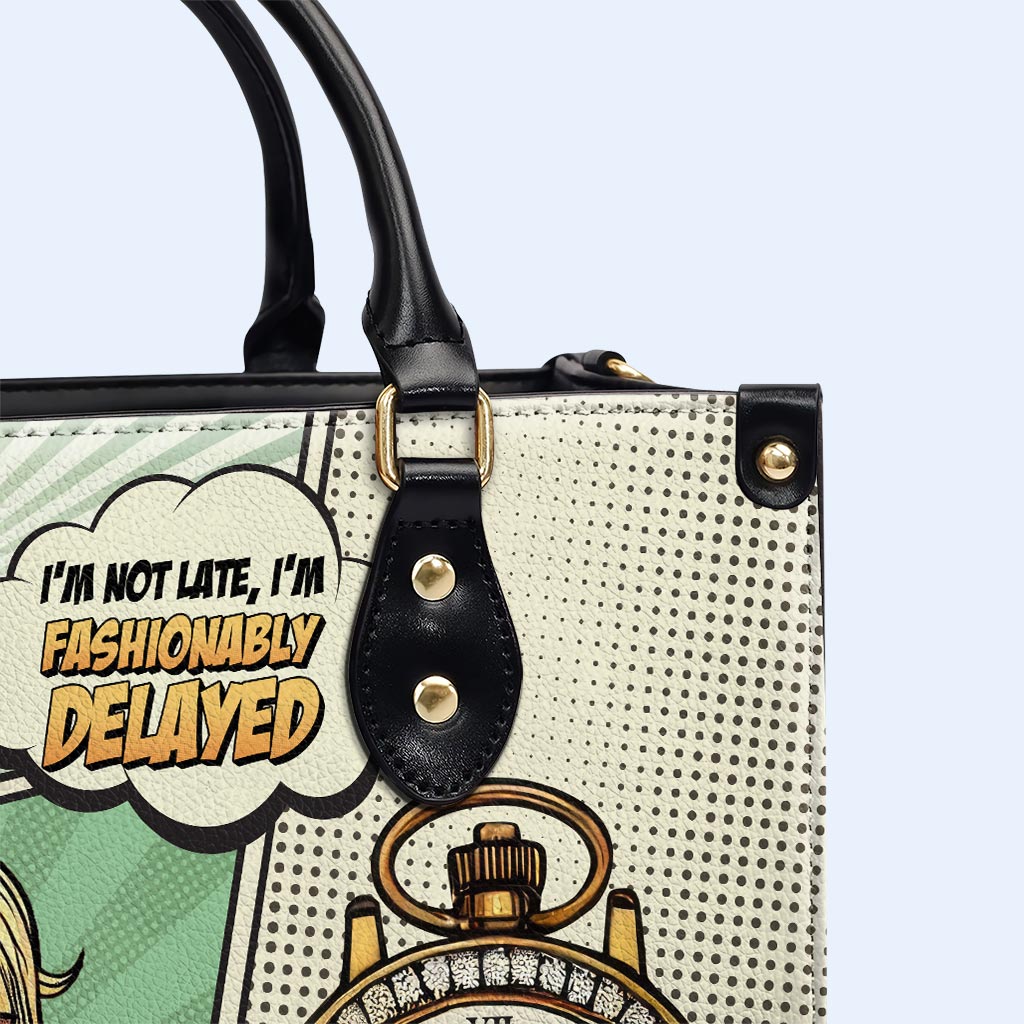 Je ne suis pas en retard, je suis à la mode - Sac à main en cuir personnalisé - QCUS004_HB
