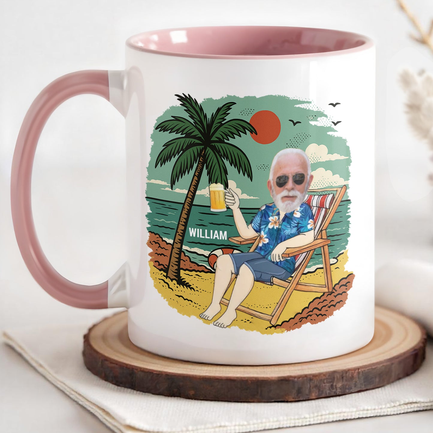 Détendez-vous et savourez votre boisson, motif palmier et plage – Tasse personnalisée avec accents – RETIRE003_AMUG