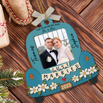 Just Married, Car And Flowers Design