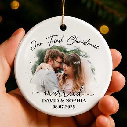 Notre premier Noël : Couple de mariés – Décoration personnalisée en céramique ronde – CPL540_RCE