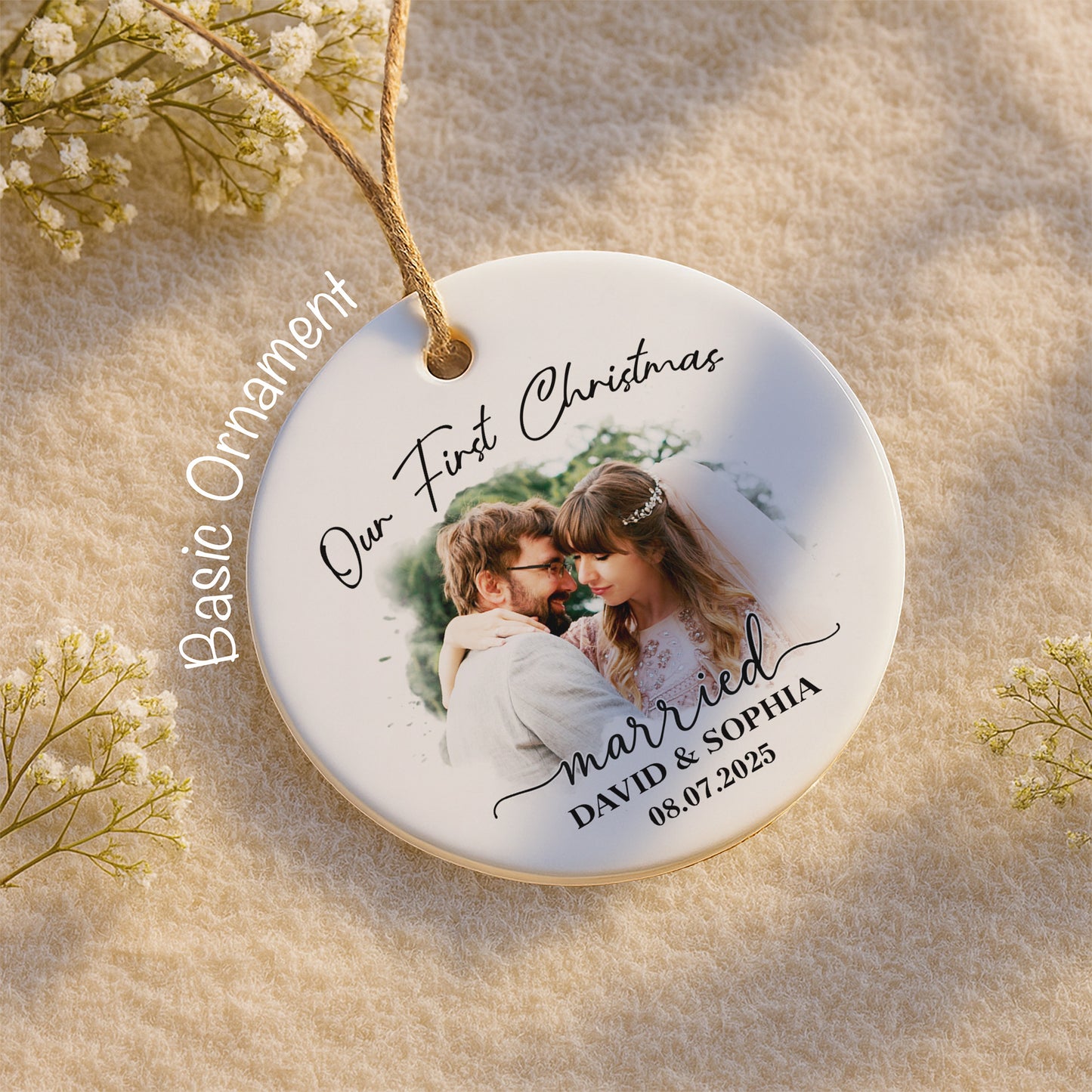 Notre premier Noël : Couple de mariés – Décoration personnalisée en céramique ronde – CPL540_RCE