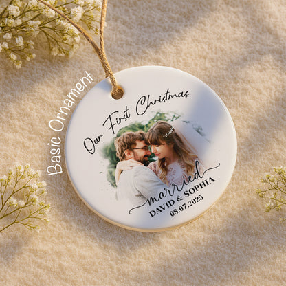 Notre premier Noël : Couple de mariés – Décoration personnalisée en céramique ronde – CPL540_RCE
