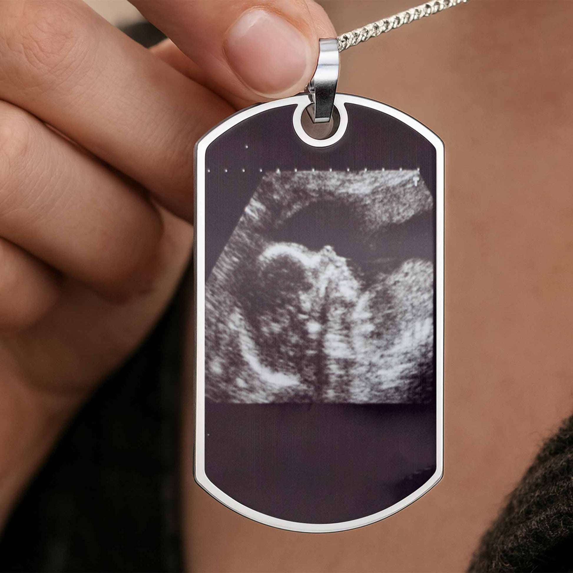 Para Papá, Ahora Tú También, Ultrasound Heart Necklace
