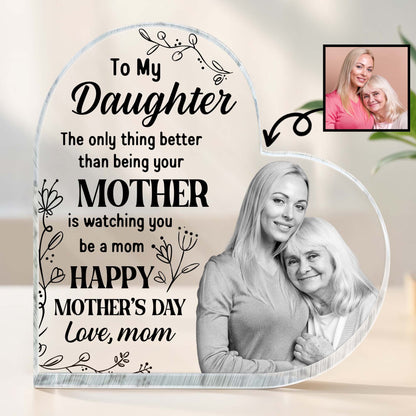 À ma fille, la seule chose qui compte, c'est que tu sois meilleure que maman, motif floral et forme de cœur - Plaque acrylique personnalisée en forme de cœur - DAU131_HAP