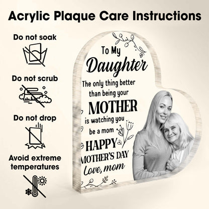 À ma fille, la seule chose qui compte, c'est que tu sois meilleure que maman, motif floral et forme de cœur - Plaque acrylique personnalisée en forme de cœur - DAU131_HAP