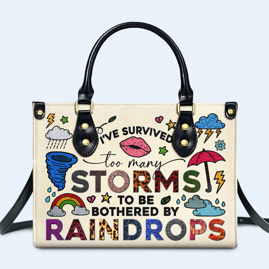 He sobrevivido a demasiadas tormentas - Bolso de mano de cuero personalizado - DB67