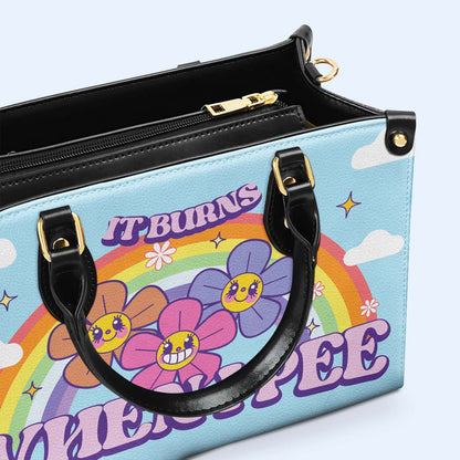 Ça brûle quand je fais pipi - Sac à main en cuir personnalisé - DG045_HB