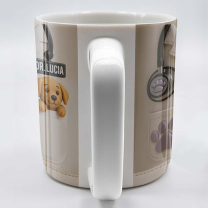 Le cadeau idéal pour les amoureux des animaux, avec blouse de laboratoire et chien - Tasse à café personnalisée - DOC047_MG