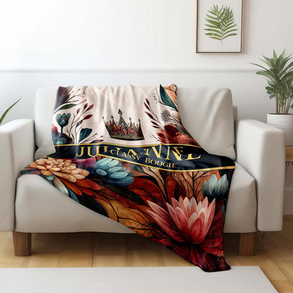 Sassy Classy Bougie With Crown And Floral Design