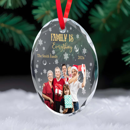 La famille est primordiale avec cette décoration en flocons de neige – Décoration en verre circulaire personnalisée – FAM106_CGOR 