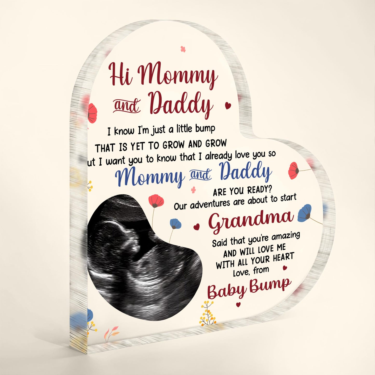 Bonjour maman et papa, nos aventures sont sur le point de commencer ! Échographie, cœur, fleurs - Plaque acrylique personnalisée en forme de cœur - FAM307_HAP