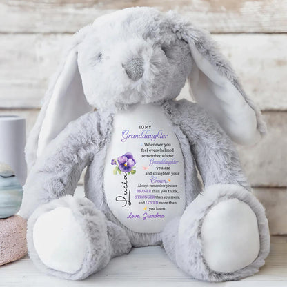 À ma petite-fille, chaque fois que tu te sens dépassée, souviens-toi de la petite-fille que tu es, Lapin en peluche et fleurs - Lapin en peluche personnalisé - GDT223_BUN