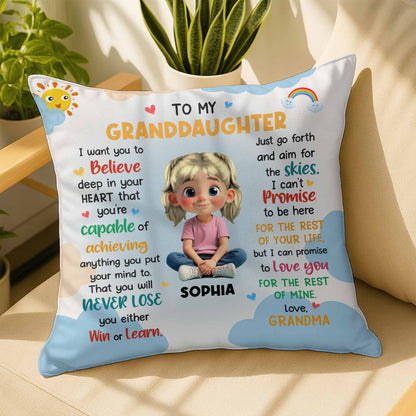 À ma petite-fille, crois en ton cœur, fille avec des cœurs et un arc-en-ciel - Coussin personnalisé, insert inclus - GDT370_PLW