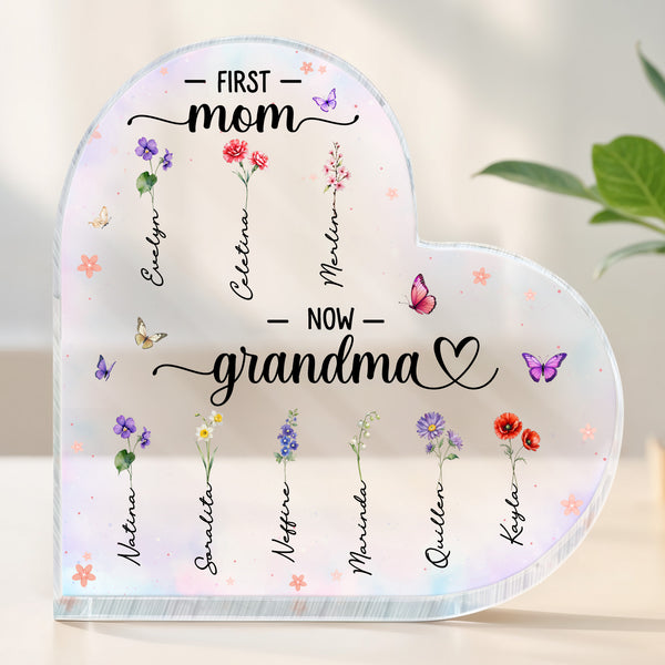 Placa acrílica personalizada con forma de corazón para la primera mamá que nombra a la abuela con diseño de flores y mariposas - GRM019_HAP