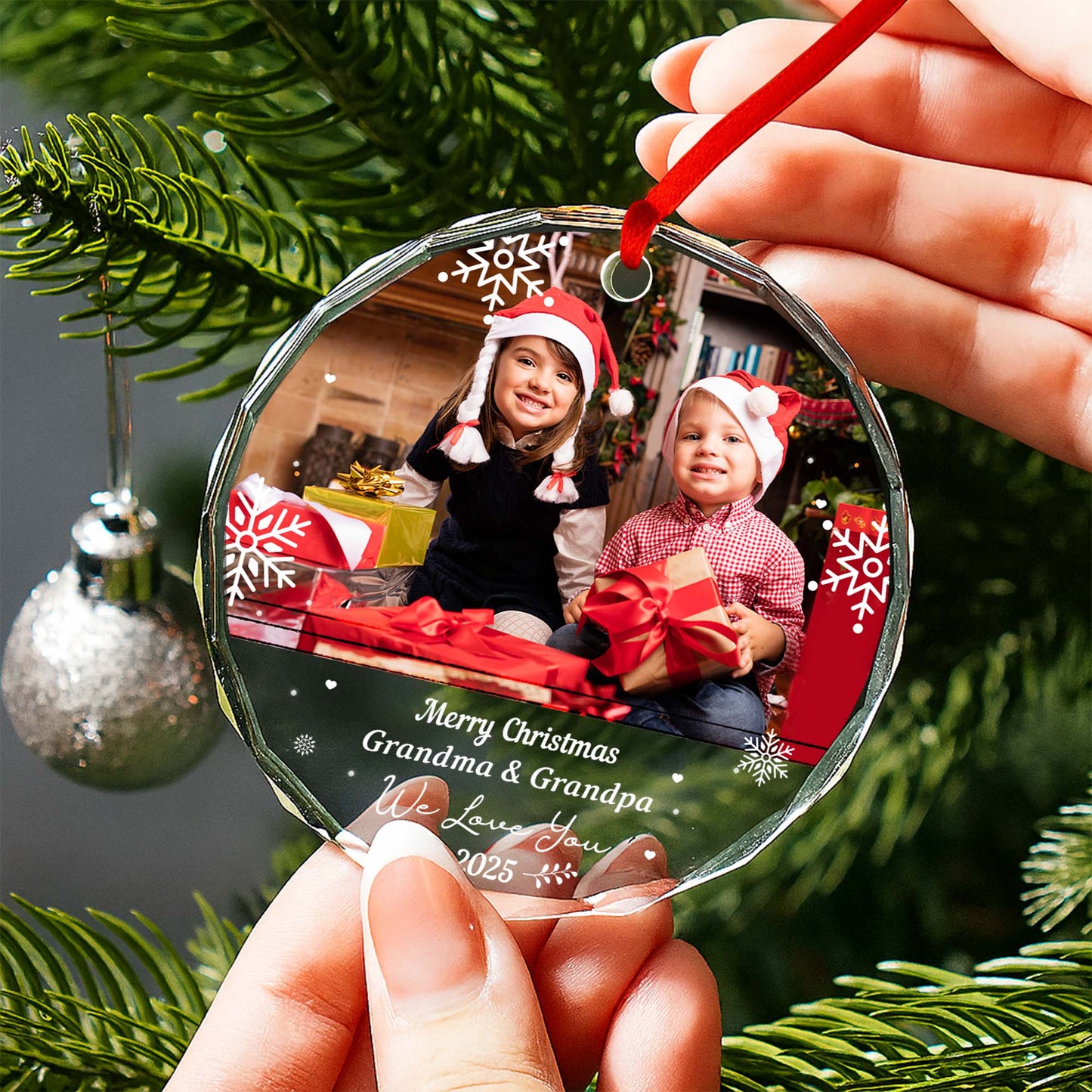 Merry Christmas Grandma & Grandpa With Snowflakes And Children - Personalized Custom Circle Glass Ornament - GRM100_CGOR