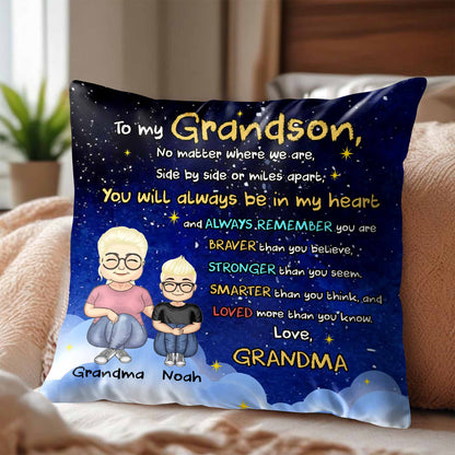 Para mi nieto, sin importar dónde estemos, uno al lado del otro o a kilómetros de distancia, personajes de dibujos animados - Almohada personalizada, relleno incluido - GSN036_PLW