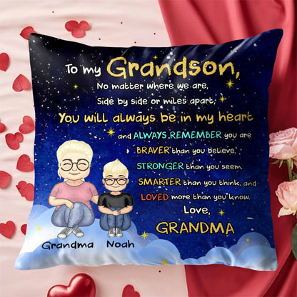 Para mi nieto, sin importar dónde estemos, uno al lado del otro o a kilómetros de distancia, personajes de dibujos animados - Almohada personalizada, relleno incluido - GSN036_PLW