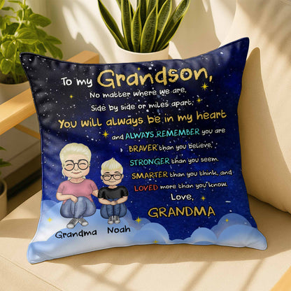 Para mi nieto, sin importar dónde estemos, uno al lado del otro o a kilómetros de distancia, personajes de dibujos animados - Almohada personalizada, relleno incluido - GSN036_PLW