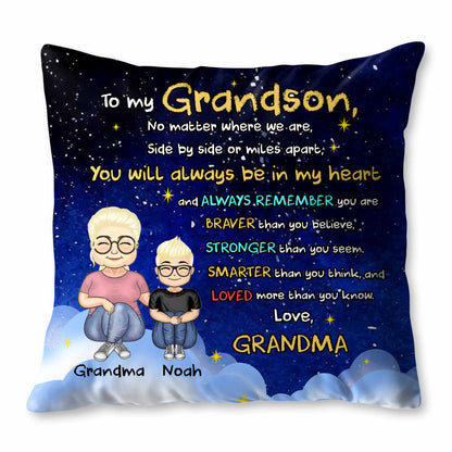 Para mi nieto, sin importar dónde estemos, uno al lado del otro o a kilómetros de distancia, personajes de dibujos animados - Almohada personalizada, relleno incluido - GSN036_PLW