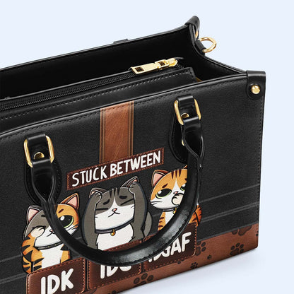 Coincé entre je ne sais pas, je ne sais pas, je ne sais pas ! - Sac à main en cuir personnalisé pour les amoureux des chats - HB_CAT04