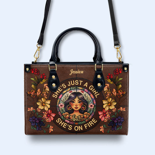 Ella está en llamas - Bolso de mano de cuero personalizado - HG53