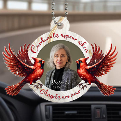 Les cardinaux apparaissent à proximité des anges – Ornement acrylique personnalisé, ornement de voiture – HME026_HGO