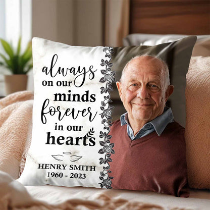 Siempre presente en nuestra mente, por siempre presente en nuestro corazón con rosas y hojas - Almohada personalizada con relleno incluido - HME113_PLW