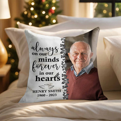 Siempre presente en nuestra mente, por siempre presente en nuestro corazón con rosas y hojas - Almohada personalizada con relleno incluido - HME113_PLW